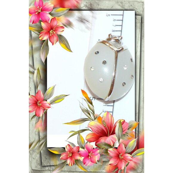 Vintage Avon Lucite Ladybug Brooch - Picture 6 of 7